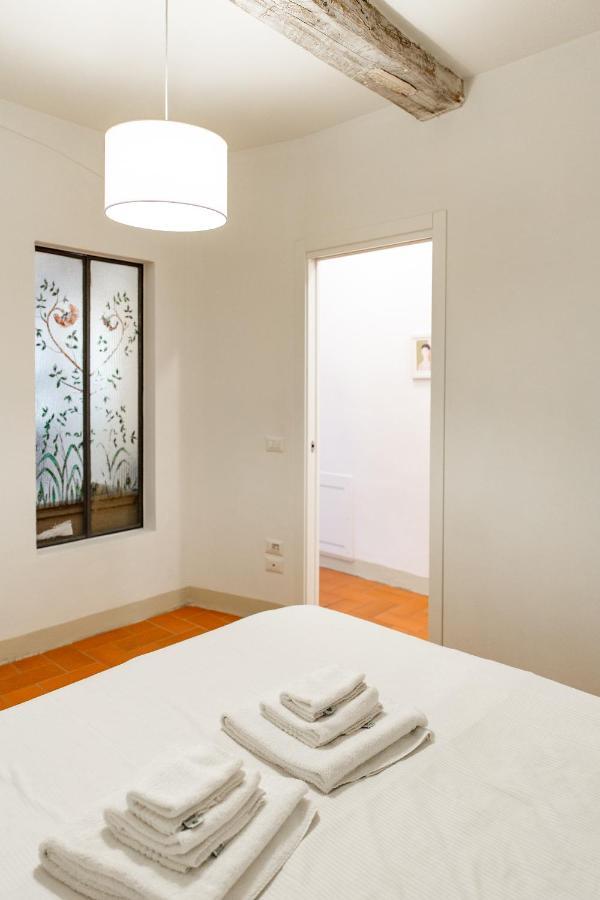 Graceful Apartment In The Heart Of Флоренция Екстериор снимка