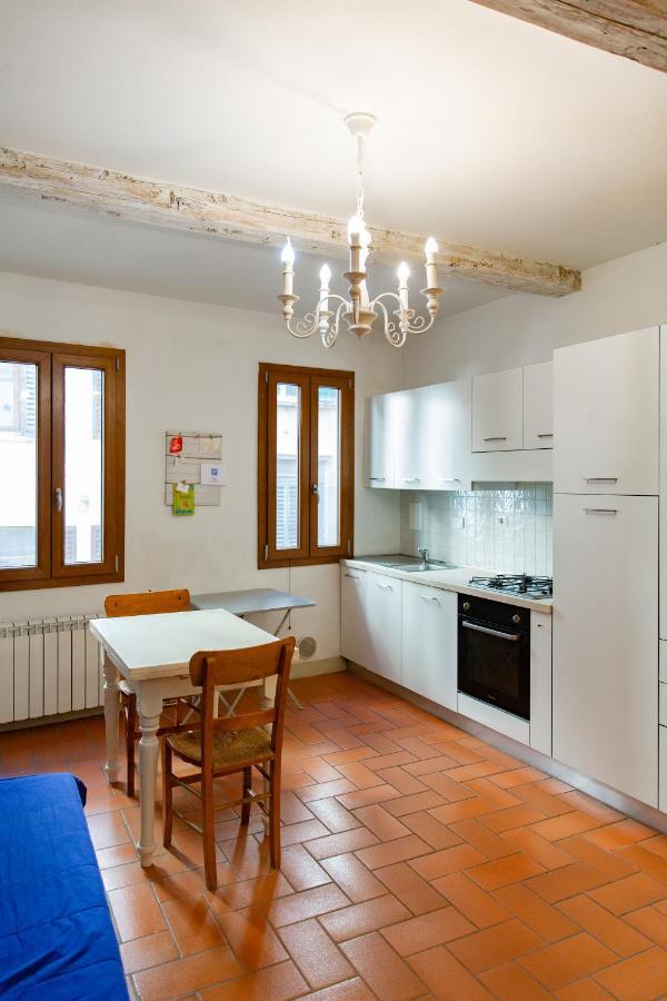 Graceful Apartment In The Heart Of Флоренция Екстериор снимка
