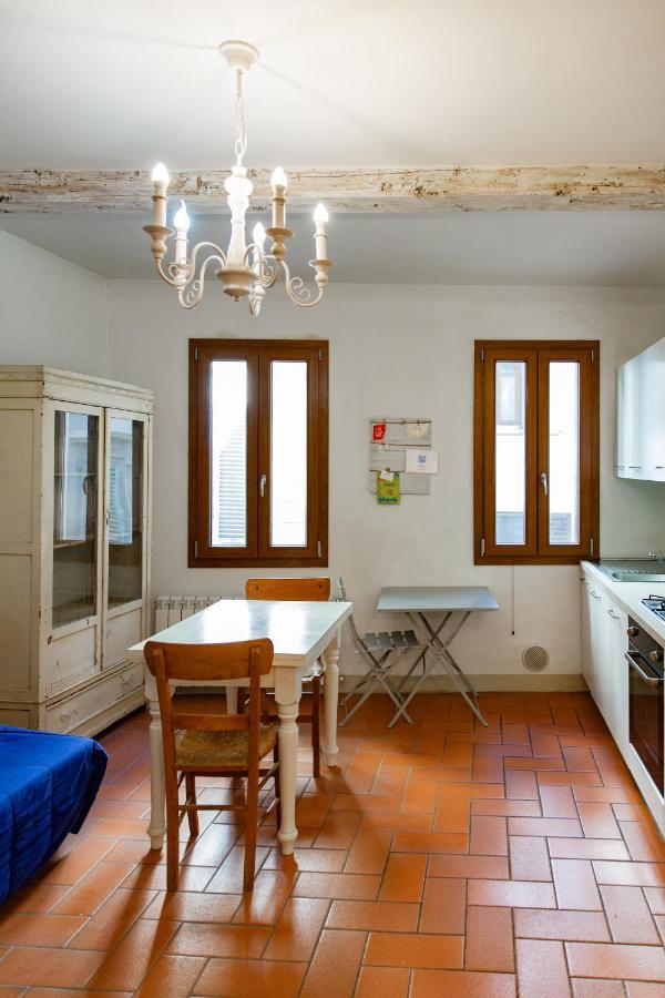 Graceful Apartment In The Heart Of Флоренция Екстериор снимка
